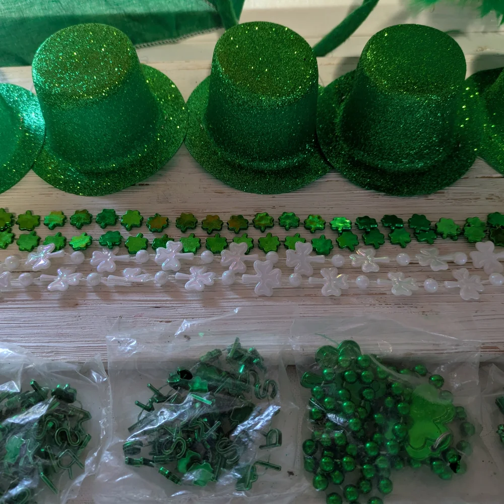Green Mini Glitter Party Hats Set Scarf Feather Boa & Beads